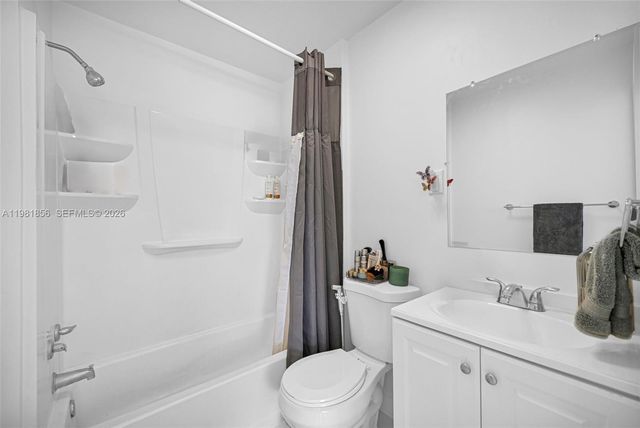 756 W 53rd St, Hialeah, FL 33012