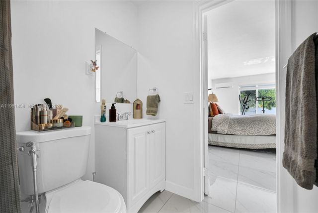 756 W 53rd St, Hialeah, FL 33012