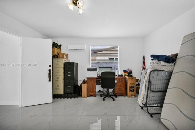 756 W 53rd St, Hialeah, FL 33012