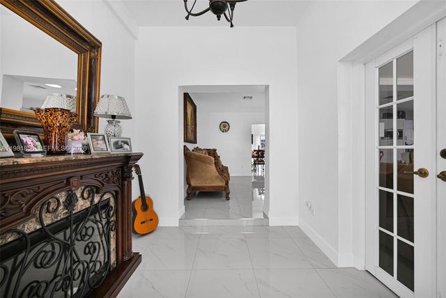 756 W 53rd St, Hialeah, FL 33012