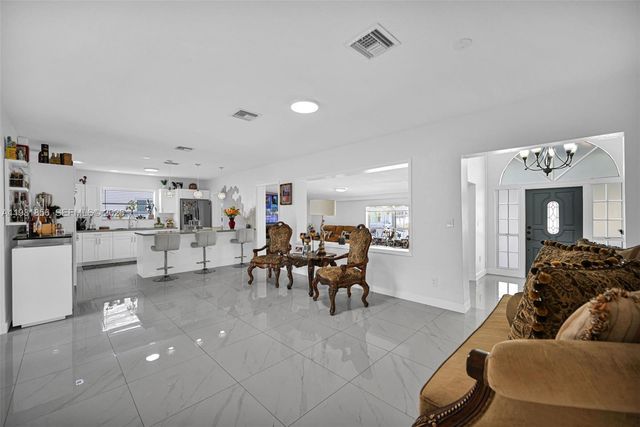 756 W 53rd St, Hialeah, FL 33012