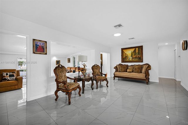 756 W 53rd St, Hialeah, FL 33012