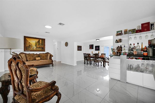 756 W 53rd St, Hialeah, FL 33012