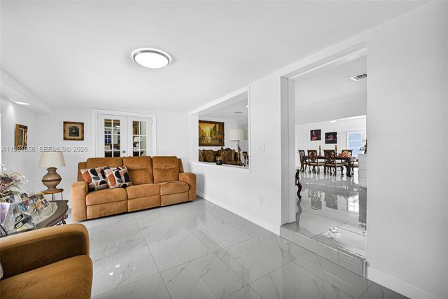 756 W 53rd St, Hialeah, FL 33012