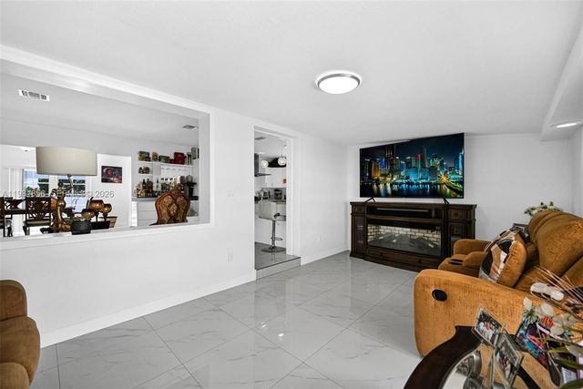 756 W 53rd St, Hialeah, FL 33012