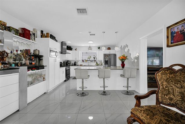 756 W 53rd St, Hialeah, FL 33012