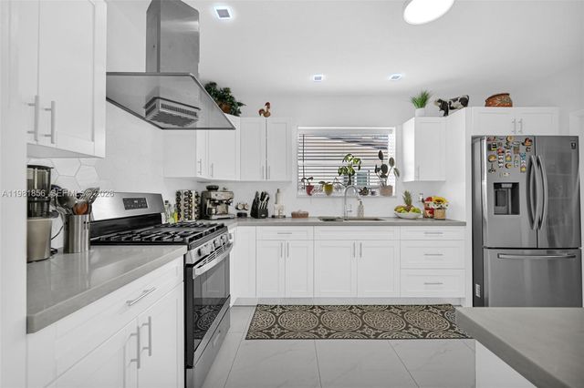 756 W 53rd St, Hialeah, FL 33012