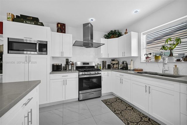 756 W 53rd St, Hialeah, FL 33012