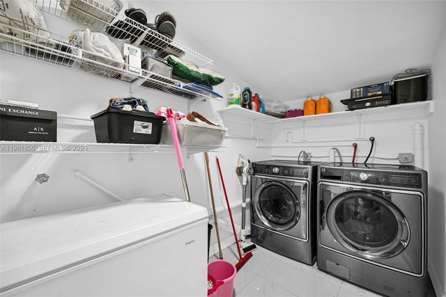 756 W 53rd St, Hialeah, FL 33012