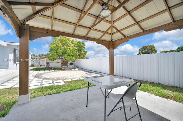 756 W 53rd St, Hialeah, FL 33012