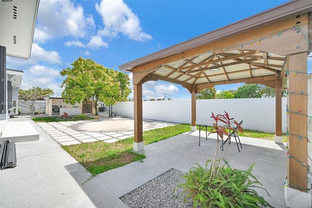 756 W 53rd St, Hialeah, FL 33012