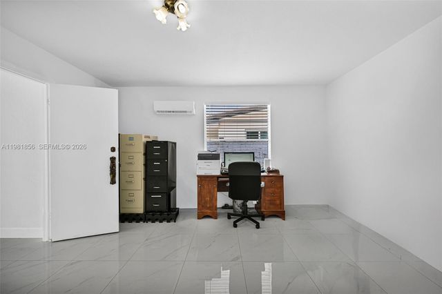 756 W 53rd St, Hialeah, FL 33012