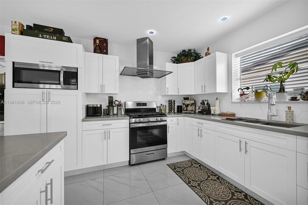 Image 41 of property listing at 756 W 53rd St, Hialeah, FL 33012