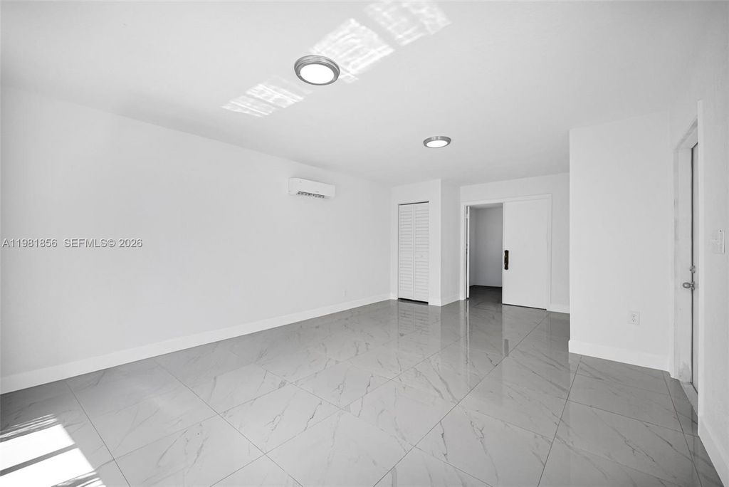 Image 7 of property listing at 756 W 53rd St, Hialeah, FL 33012