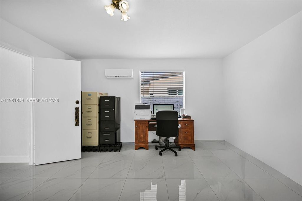 Image 8 of property listing at 756 W 53rd St, Hialeah, FL 33012