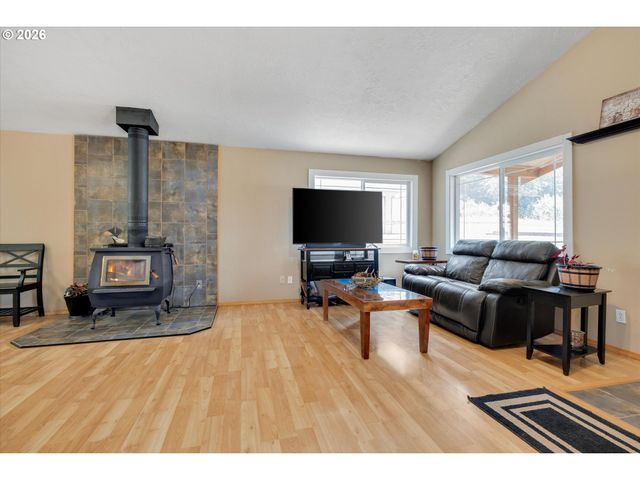 34911 Se SURFACE Rd, Estacada, OR 97023