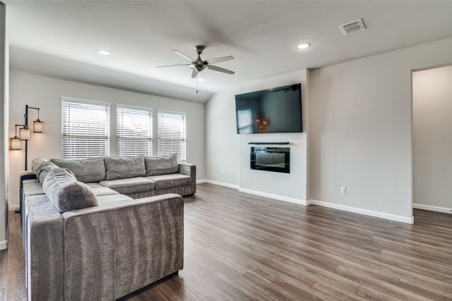 358 Chase Creek Drive, Lavon, TX 75166