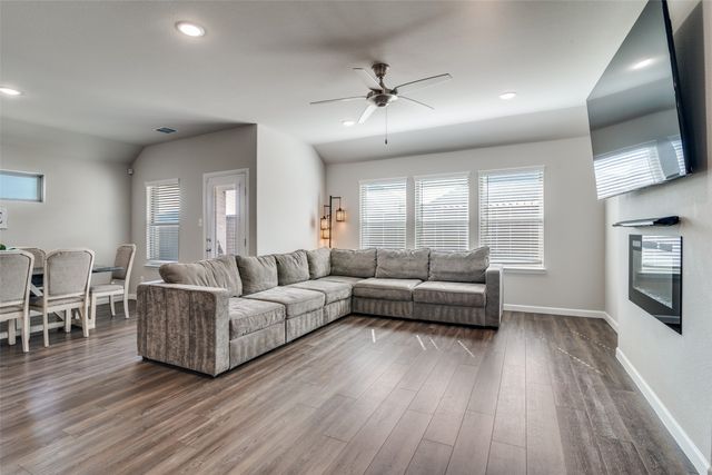 358 Chase Creek Drive, Lavon, TX 75166