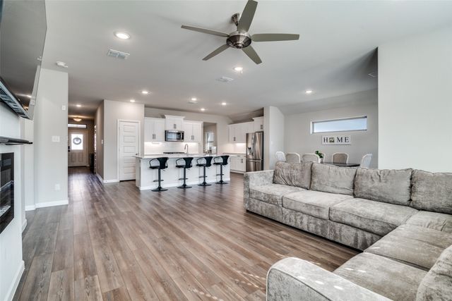 358 Chase Creek Drive, Lavon, TX 75166