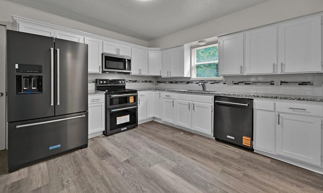509 E Pine Street, West, TX 76691