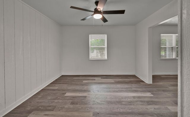 509 E Pine Street, West, TX 76691