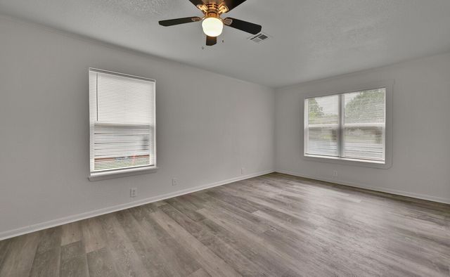 509 E Pine Street, West, TX 76691