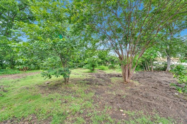 509 E Pine Street, West, TX 76691