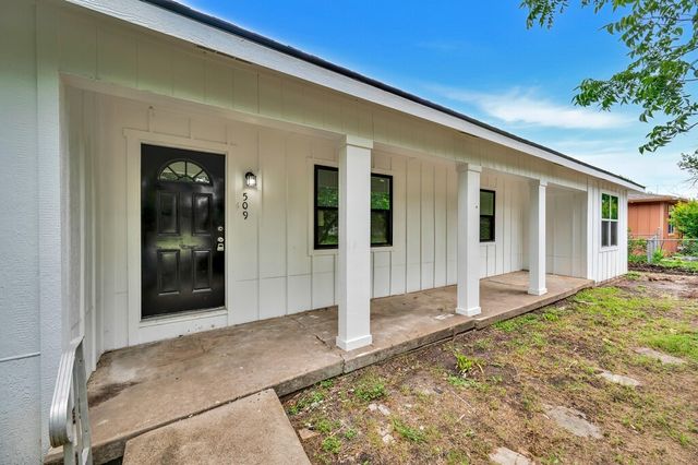509 E Pine Street, West, TX 76691