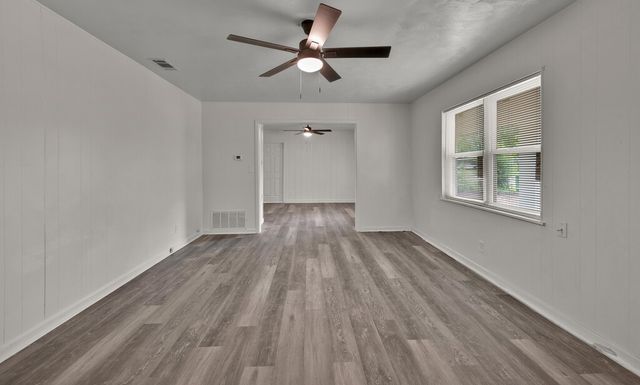 509 E Pine Street, West, TX 76691