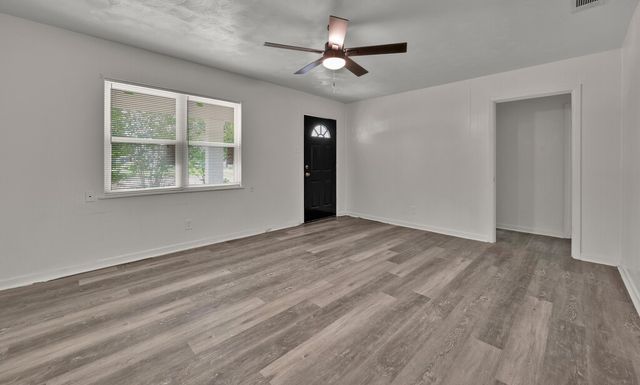 509 E Pine Street, West, TX 76691