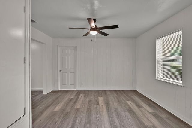 509 E Pine Street, West, TX 76691