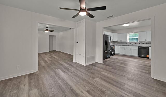 509 E Pine Street, West, TX 76691