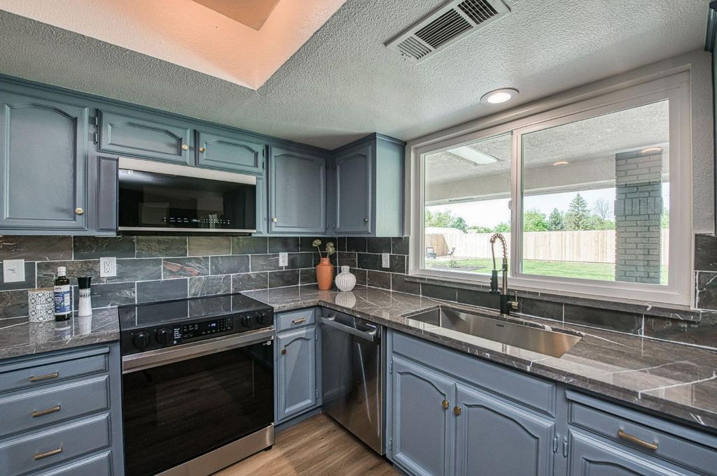 Image 18 of property listing at 37249 Avenue 12 1/4, Madera, CA 93636