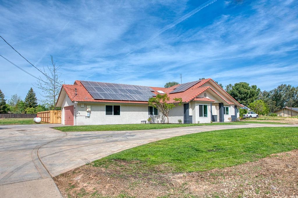 Image 2 of property listing at 37249 Avenue 12 1/4, Madera, CA 93636