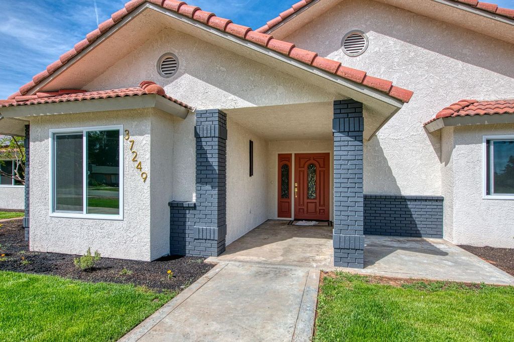 Image 4 of property listing at 37249 Avenue 12 1/4, Madera, CA 93636