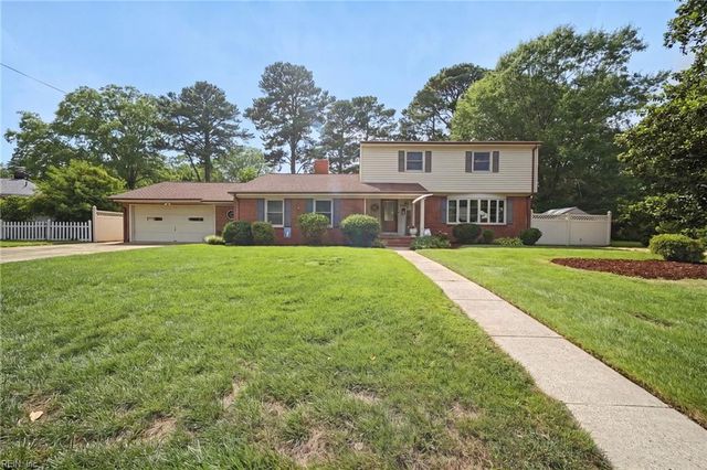 833 Simpkins LN, Virginia Beach, VA 23454