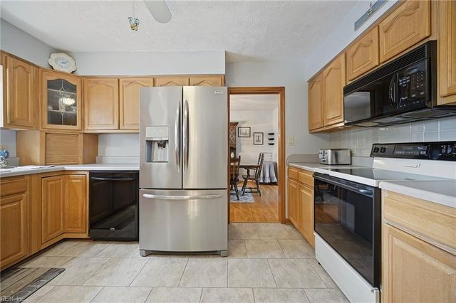 833 Simpkins LN, Virginia Beach, VA 23454