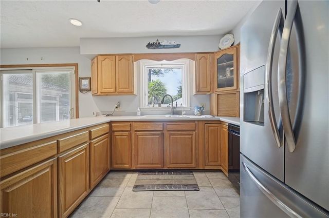 833 Simpkins LN, Virginia Beach, VA 23454