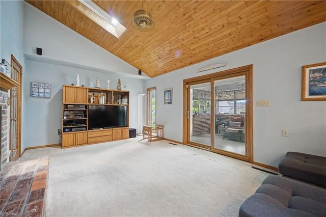 833 Simpkins LN, Virginia Beach, VA 23454