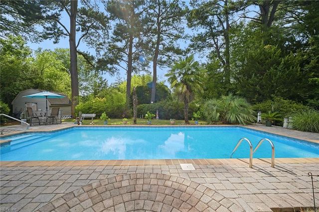 833 Simpkins LN, Virginia Beach, VA 23454