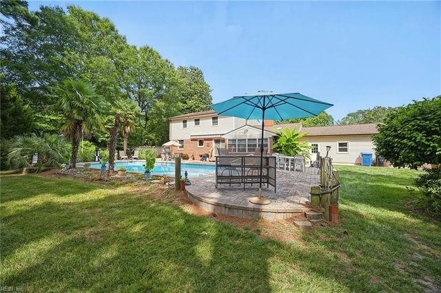 833 Simpkins LN, Virginia Beach, VA 23454