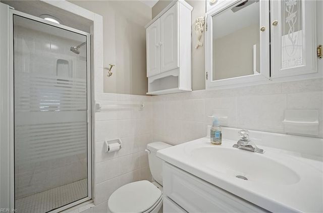 833 Simpkins LN, Virginia Beach, VA 23454