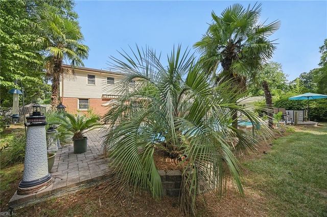 833 Simpkins LN, Virginia Beach, VA 23454