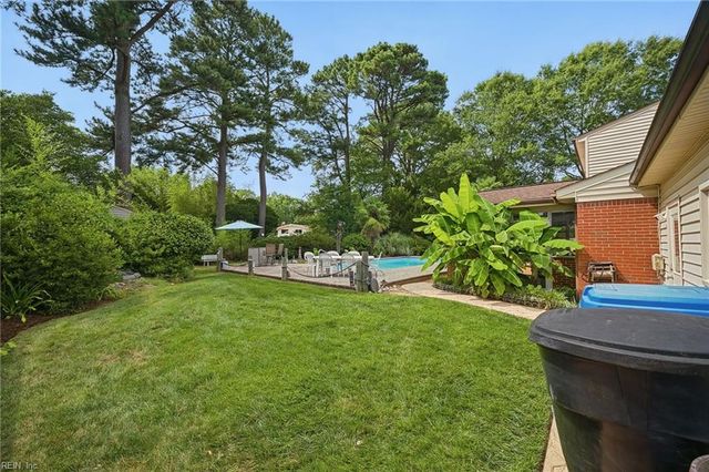 833 Simpkins LN, Virginia Beach, VA 23454