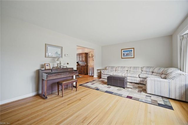 833 Simpkins LN, Virginia Beach, VA 23454