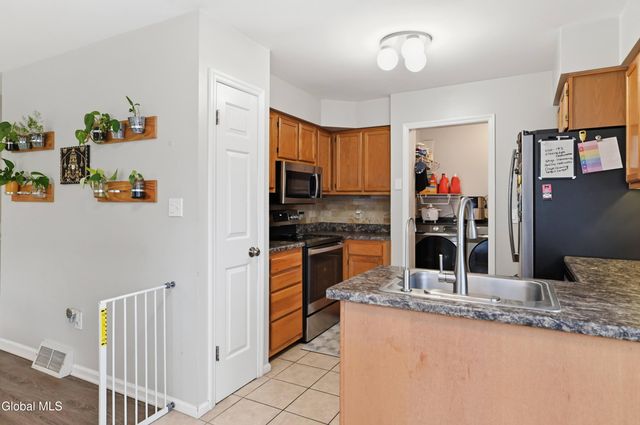173 Killarney Drive, Niskayuna, NY 12309
