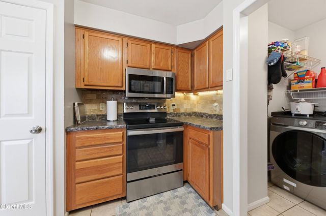173 Killarney Drive, Niskayuna, NY 12309