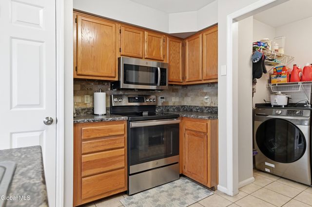 173 Killarney Drive, Niskayuna, NY 12309