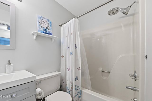 173 Killarney Drive, Niskayuna, NY 12309