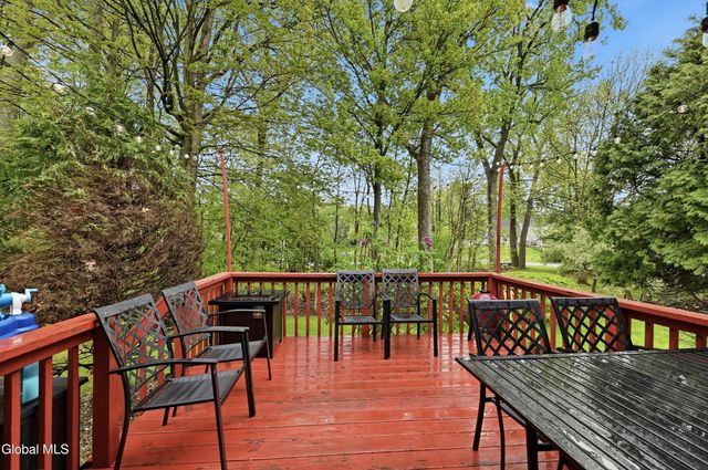 173 Killarney Drive, Niskayuna, NY 12309